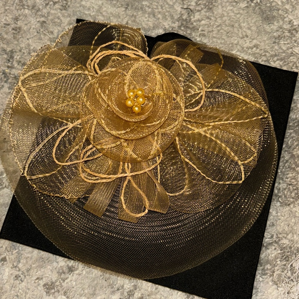 Party hat Teacup party beige hat and gloves not used